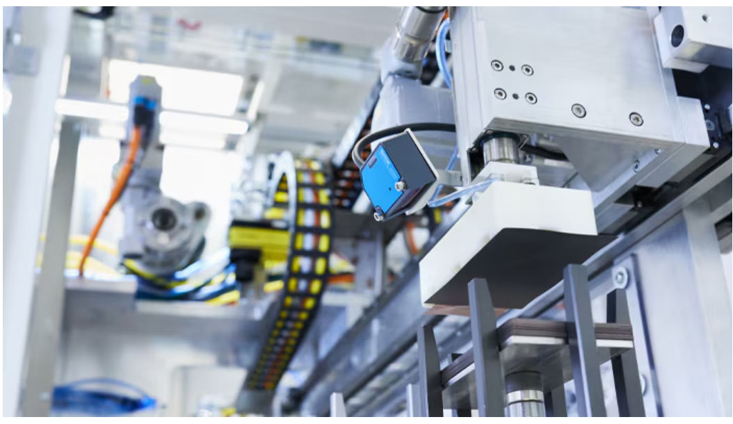 Đo chiều cao các cụm điện cực trong Sản xuất cell pin